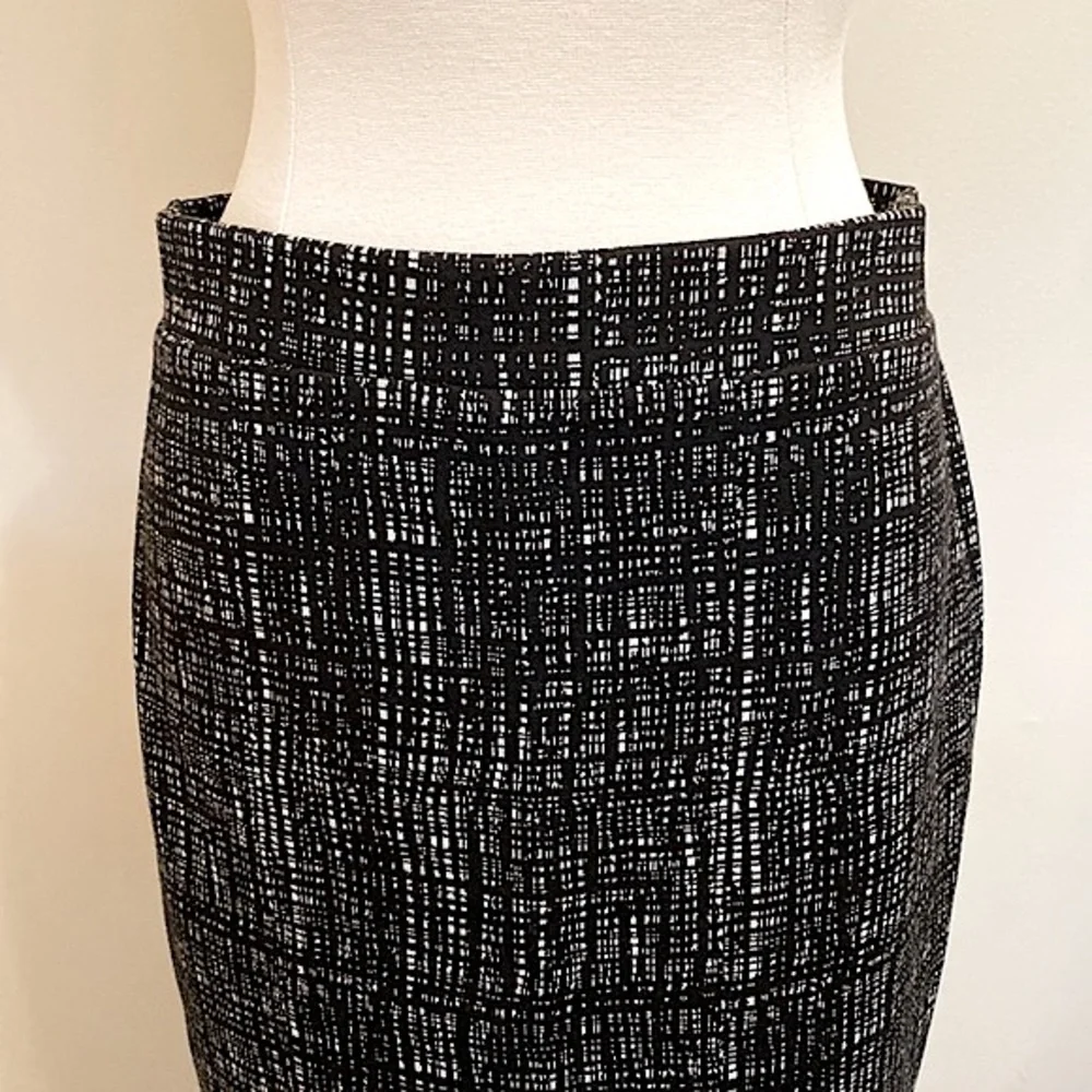 Nicole Miller Black White Cross Hatch Pattern L Modern Minimalist Pencil Skirt - Picture 2 of 8